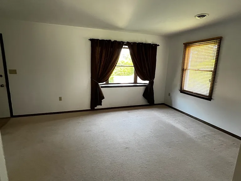 915 Southgate Dr #13 — Photo 8