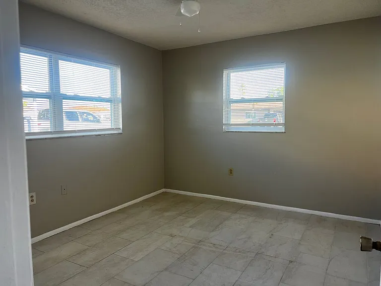 556 Briarwood Rd — Photo 10