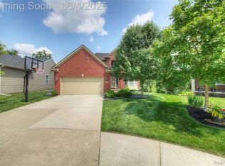 1570 Arbor View Ln, Howell, MI 48843