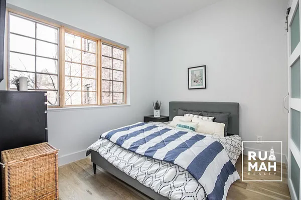 Sold by Rumah Realty Inc | media 13