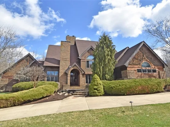 5997 Ledgeview Dr, Peninsula, OH 44264