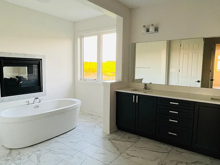 23 Marigold Blvd E — Photo 9