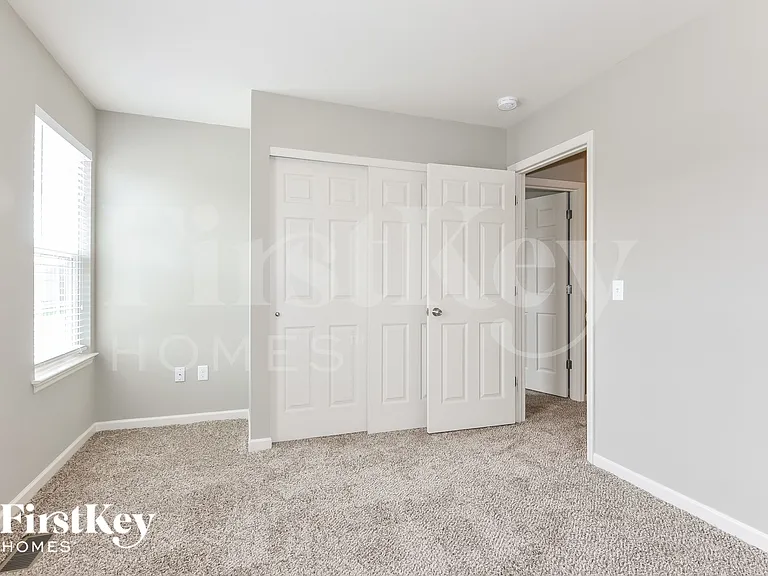 1007 Carpathian Dr — Photo 10