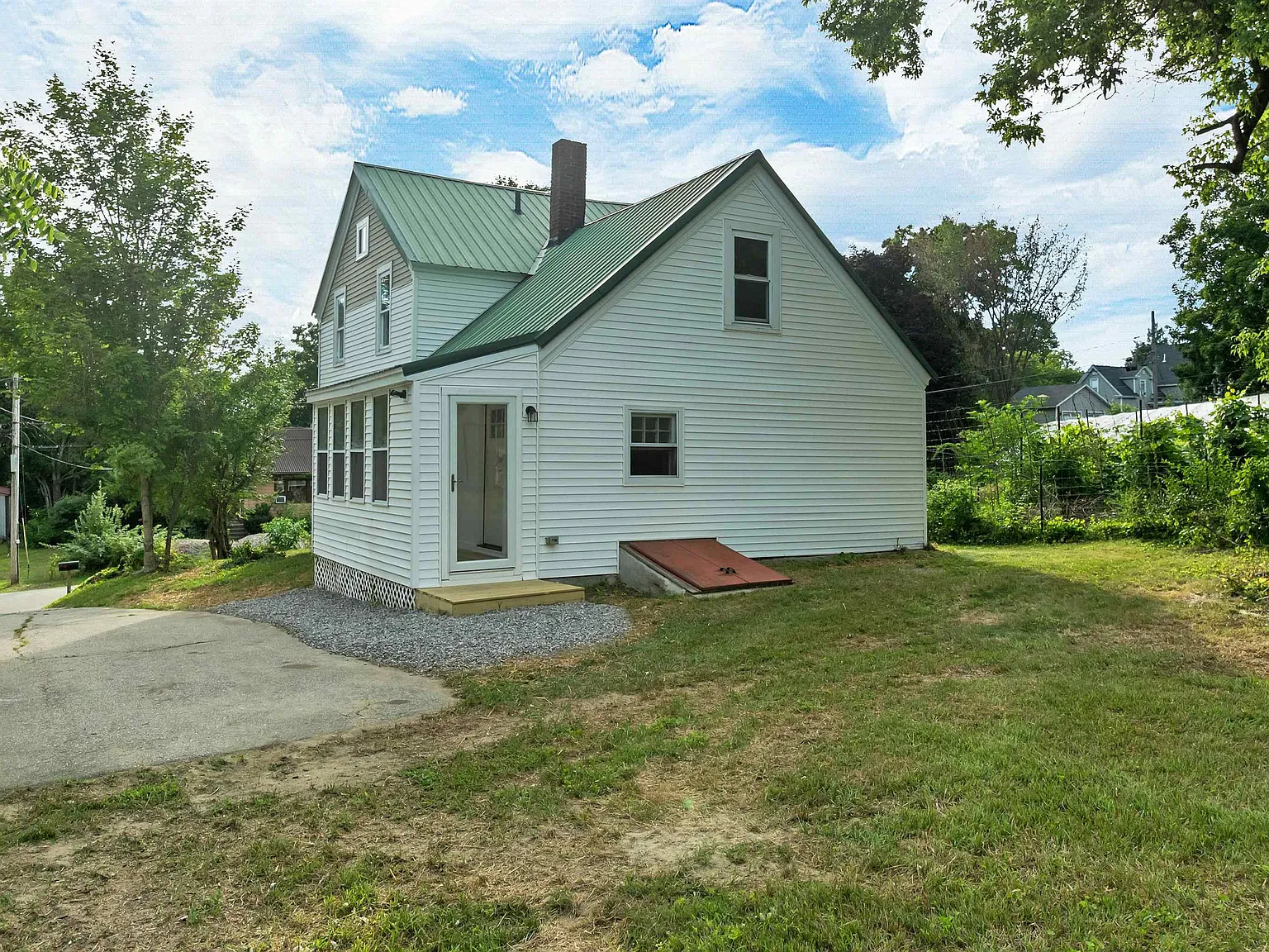 3 bed, 1.5 bath, 1564 sqft, $3,200 — Photo 2