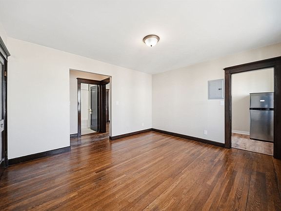 4th image of 39 Richardson Ave #3