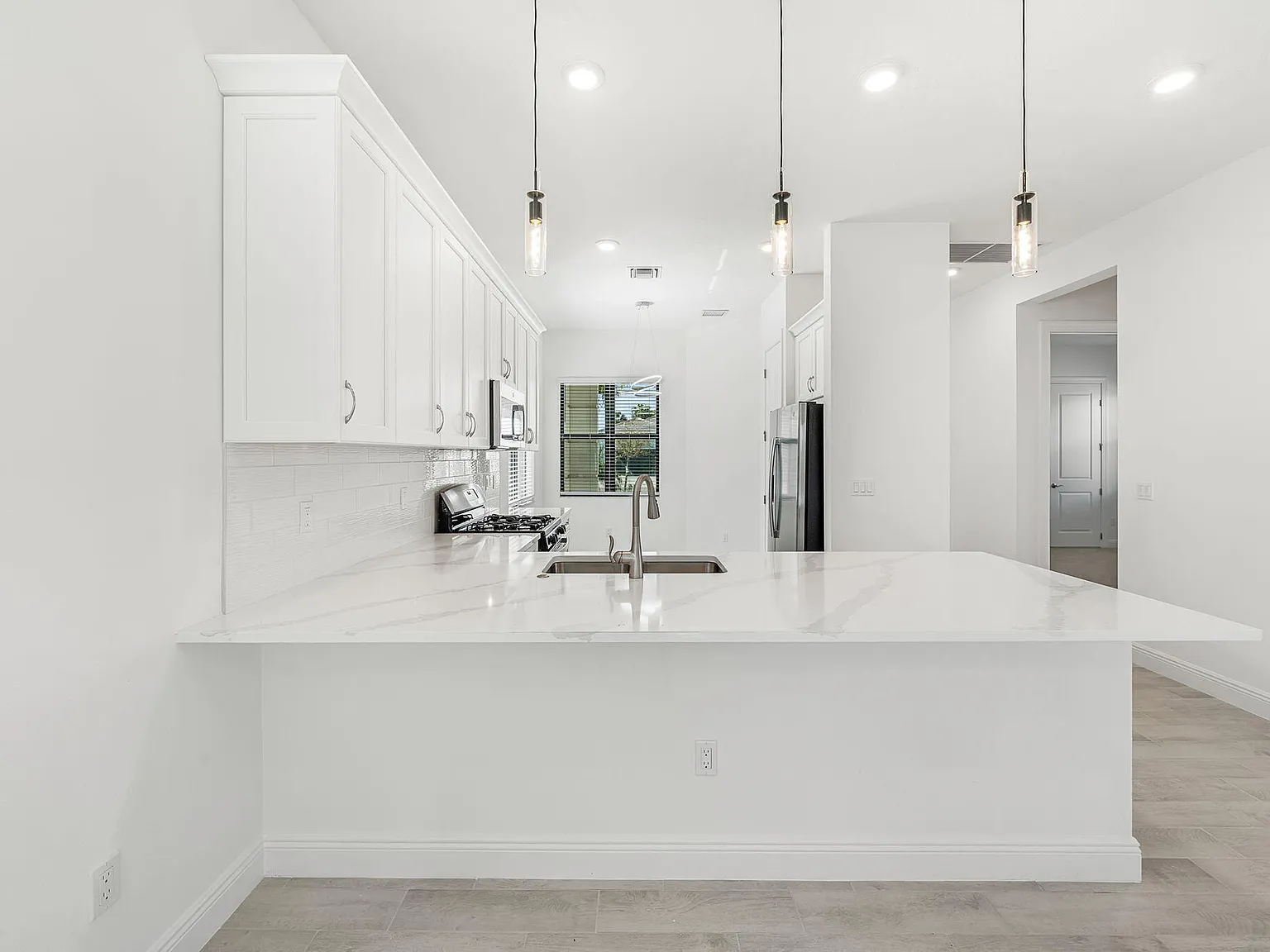 2 bed, 2.0 bath, 1677 sqft, $3,200 — Photo 4