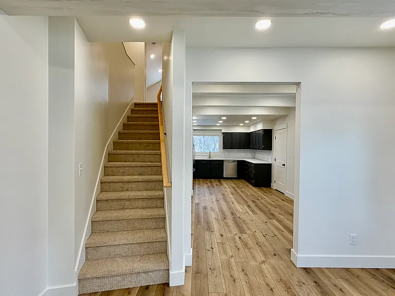 145 N Byron Ave #A — Photo 20