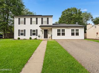 8 Mendon Dr, Howell, NJ 07731