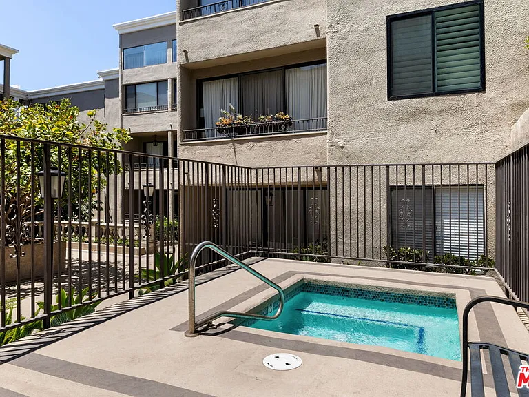 8455 Fountain Ave #301 — Photo 32