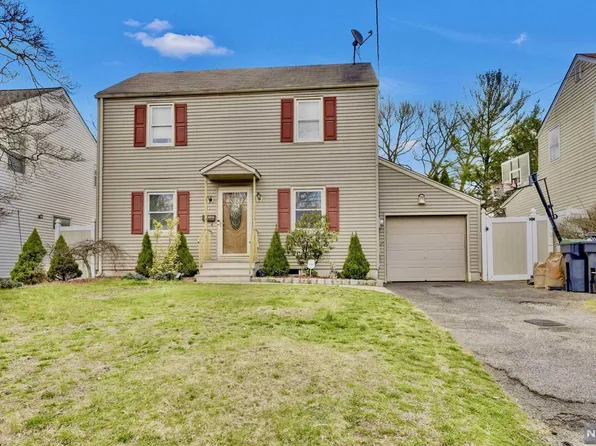 81 Lunn Ave, Bergenfield, NJ 07621