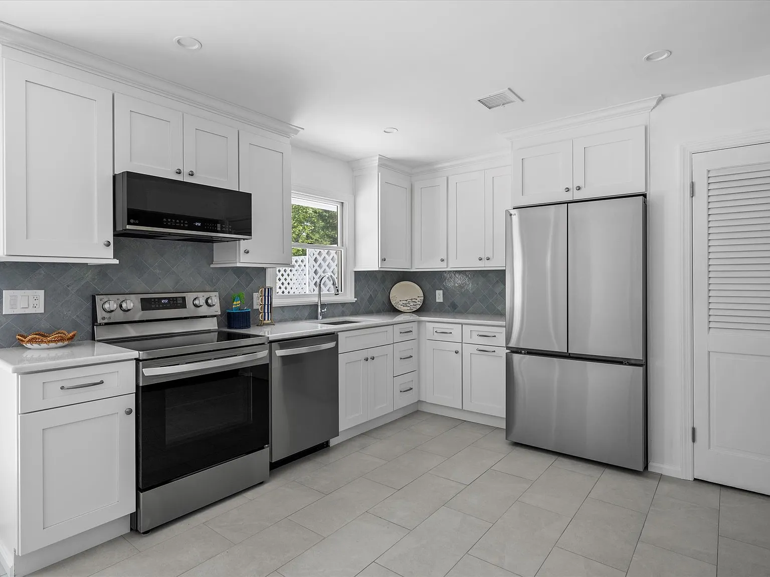 Newly Renovated Summer Retreat in Quogue — Photo 3