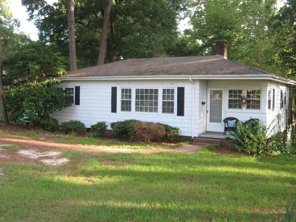 2nd image of 711 Spring Ln