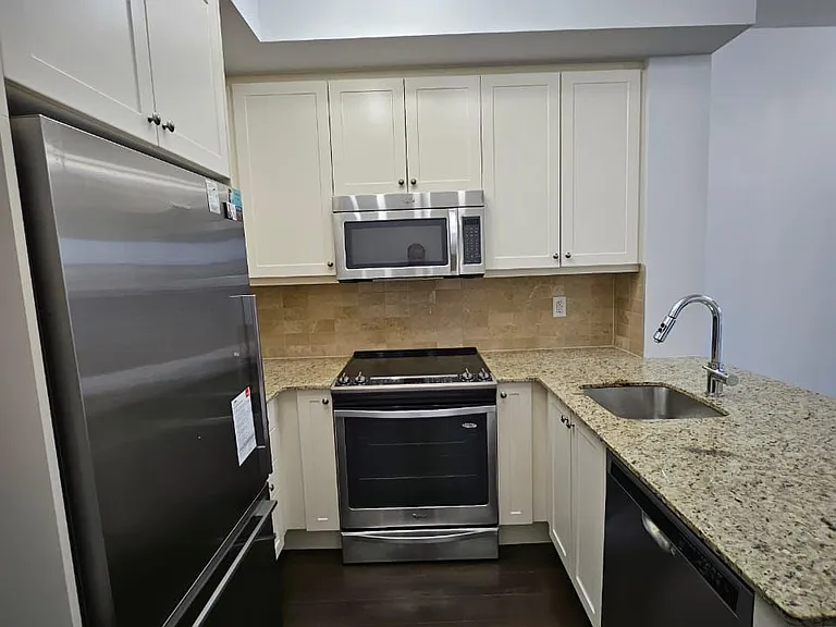 2 Old Mill Dr #423 — Photo 6