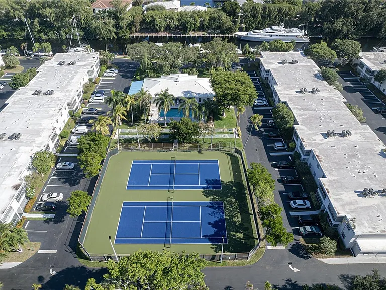 6253 Bay Club Dr #1 — Photo 46