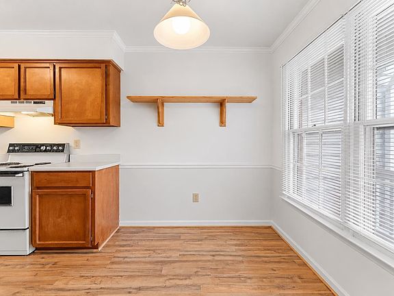 5th image of 40 Wood Pointe Dr