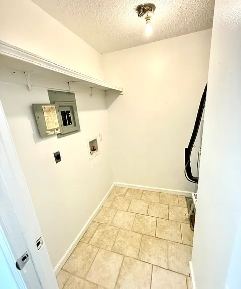 1108 Barrington Ln — Photo 12