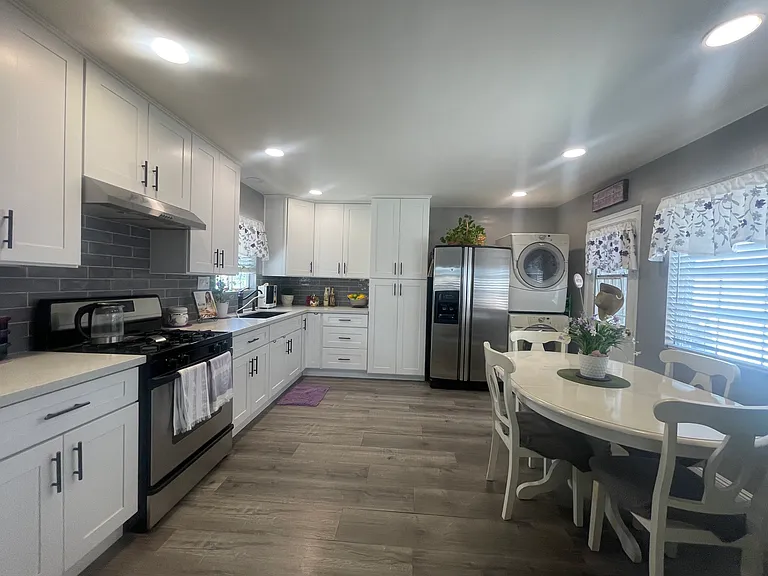 1836 Jellick Ave — Photo 4