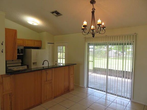 5th image of 554 SW Lakehurst Dr
