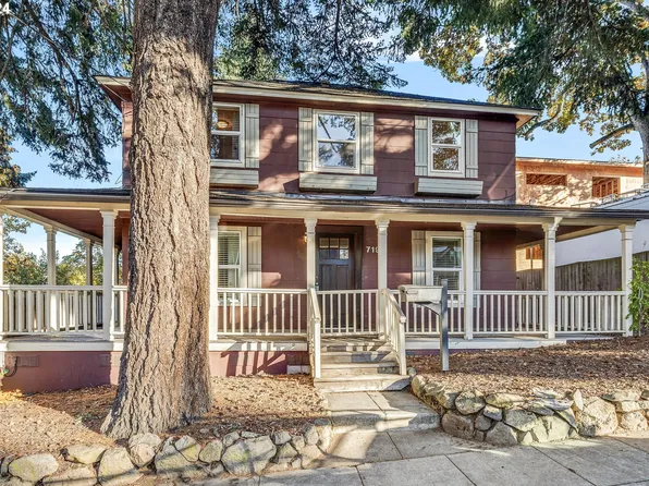 719 9th St, Hood River, OR 97031