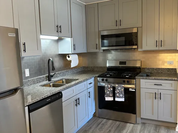 7015 W Gunnison St APT 2B, Harwood Heights, IL 60706