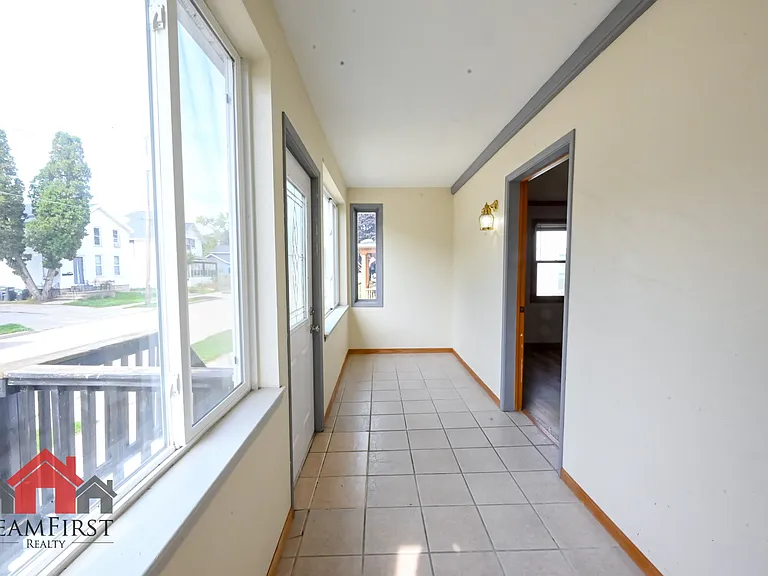 608 Central St — Photo 3