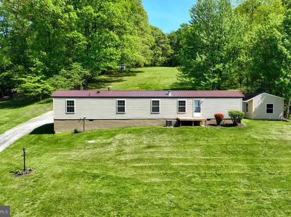 395 Saginaw Rd, Mount Wolf, PA 17347