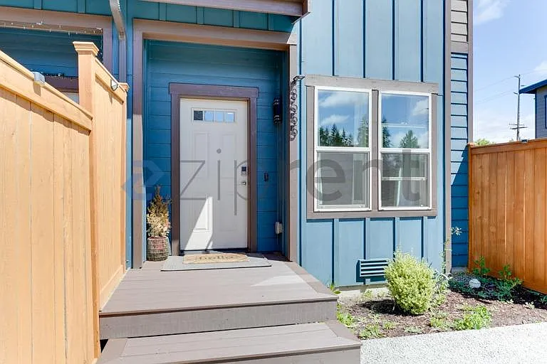 3655 Pine Rd NE — Photo 3