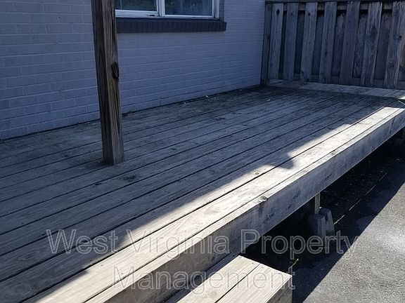2nd image of 200 Lewis St APT 4