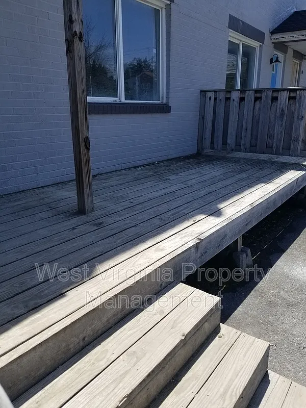 Building Photo - 200 Lewis St #4