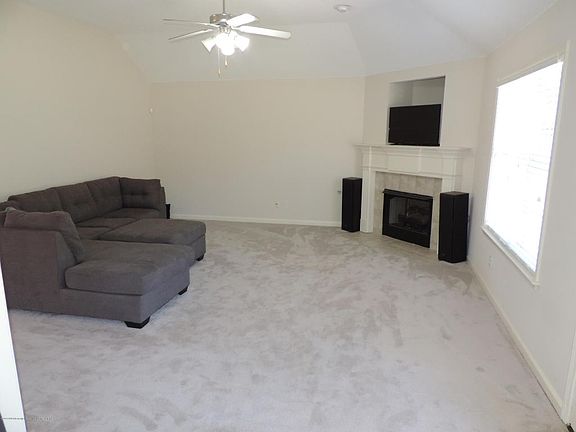 2nd image of 5901 Cambridge Dr