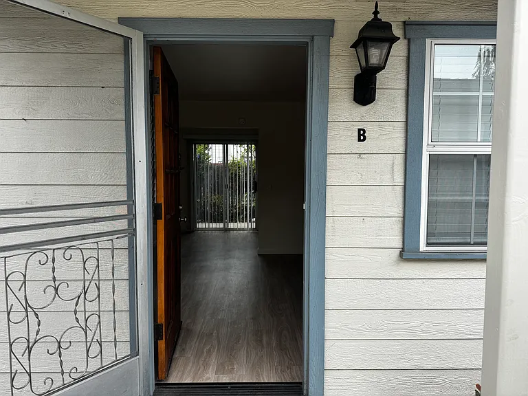 917 E Gutierrez St #921B — Photo 6