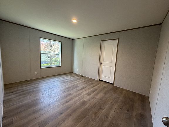4th image of 59502 Long Lake Rd #14