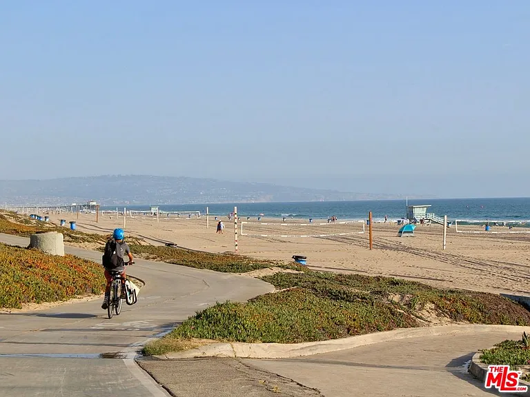 Walking distance to beach