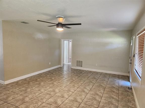 5th image of 843 Wessex Pl