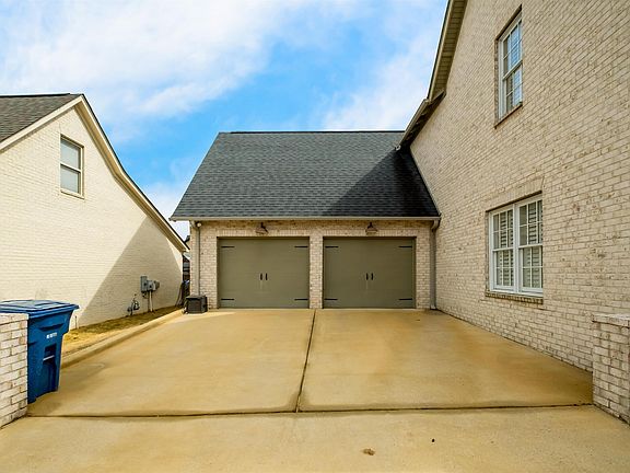 4th image of 4026 Newtown Ln