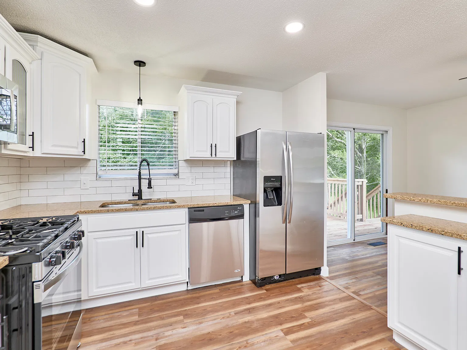 4 bed, 1644 sqft, $2,600 — Photo 3