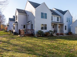 18 Folkstone Rd #B, Broad Brook, CT 06016