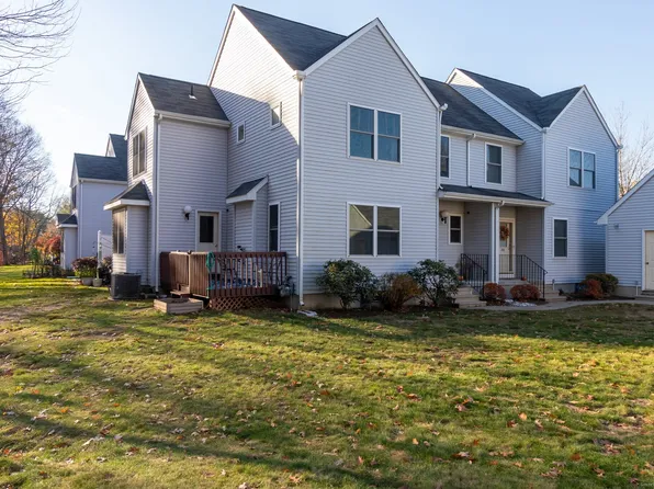 18 Folkstone Road APT B, East Windsor, CT 06016