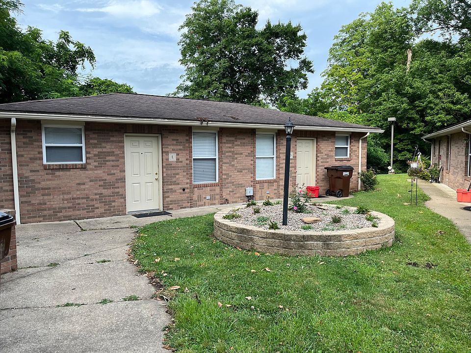 Two bedroom house, 1 1/2 bathrooms