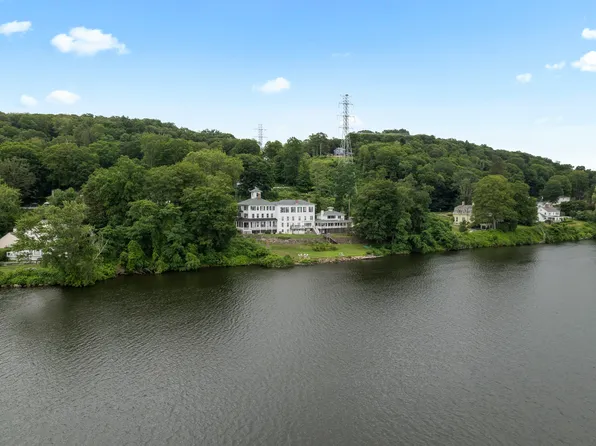 83 Main St #2C, East Haddam, CT 06423