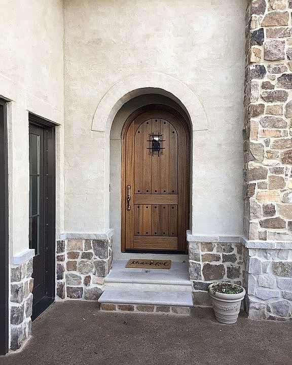 2nd image of 6213 Lynch Ln