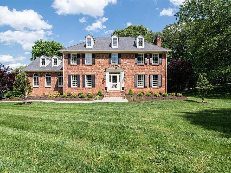 1st image of 1928 Royal Oak Dr