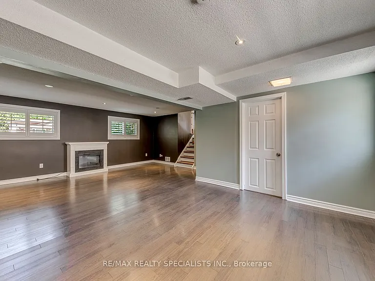 5 Country Club Dr — Photo 39