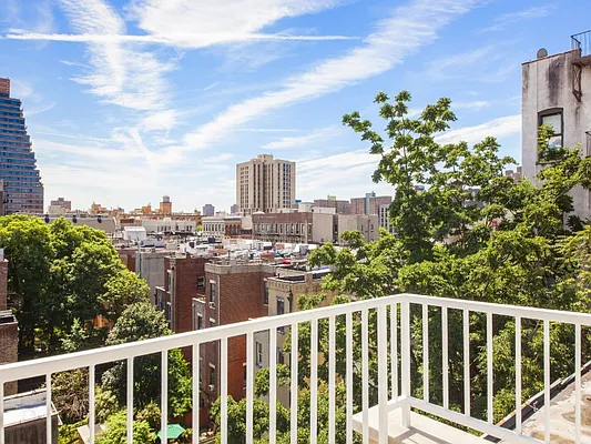 Sold by Sotheby's International Realty | media 29