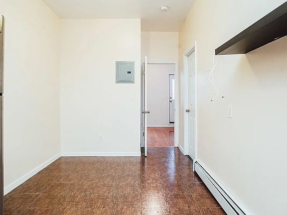 4th image of 646 Manhattan Ave Fl 2