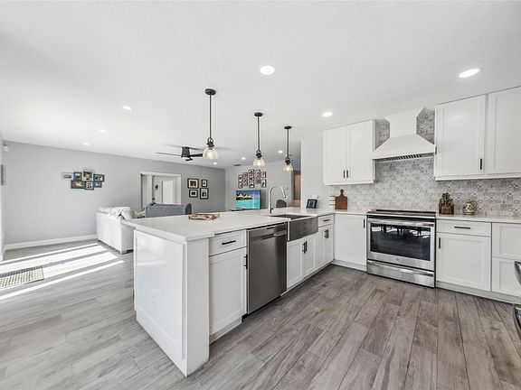 4th image of 14200 Somerset Place