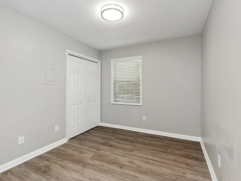 Skyline Flats — Photo 9