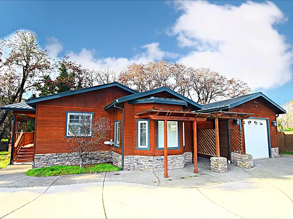 122 Foots Creek Rd, Gold Hill, OR 97525