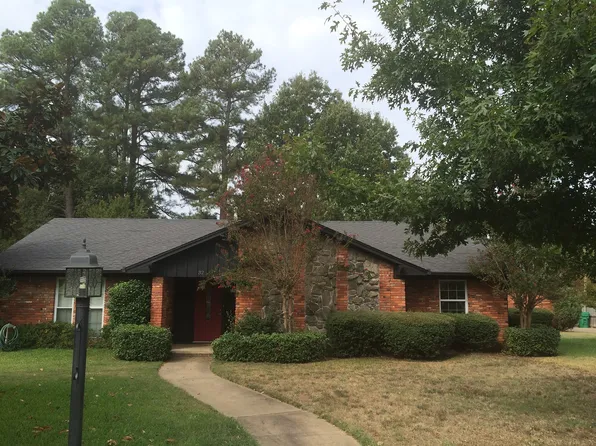 32 Park Ln, Texarkana, TX 75503