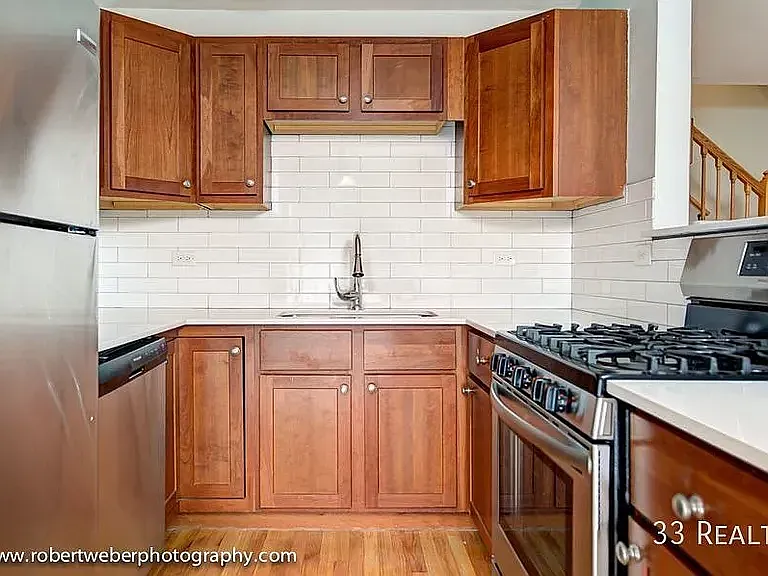 212 Surrey Dr — Photo 1
